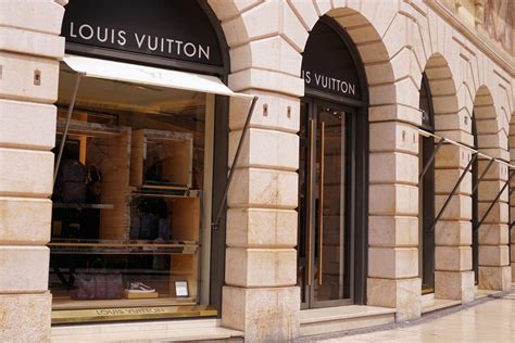 Come riconoscere un falso Louis Vuitton 